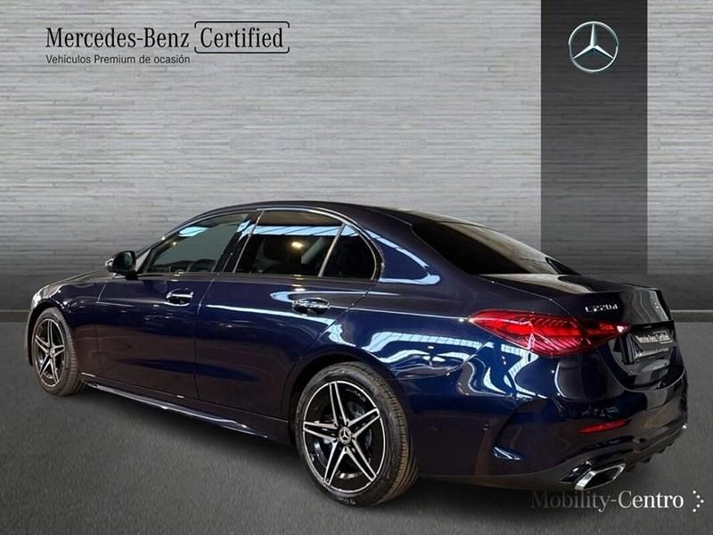 Usado Mercedes C220 AMG line 200 CV (147 kW) 2022 Cavansitblau  metallic paint Berlina