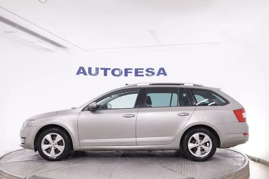 Usado Skoda Octavia Style 180 CV (132 kW) 2015 Bronce Familiar