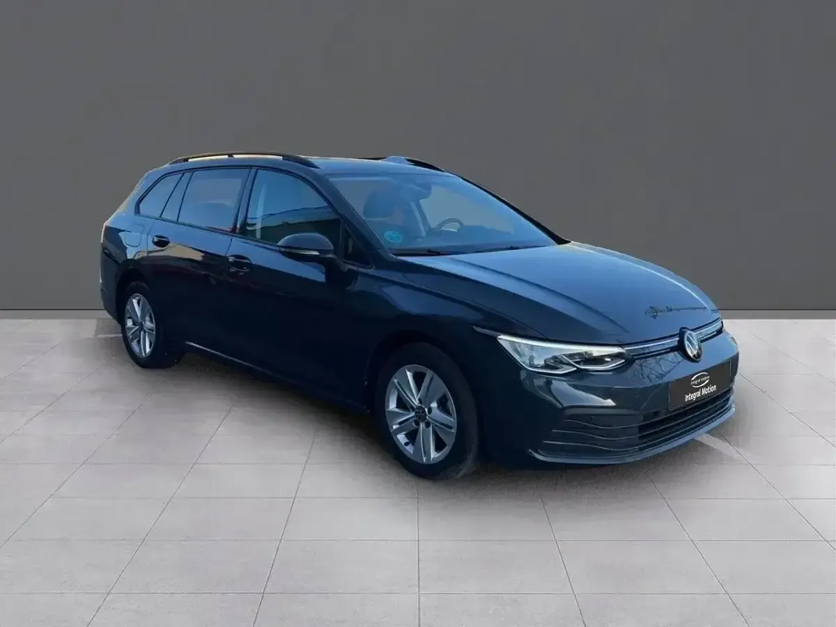 Usado VW Golf VIII Life 110 CV (80 kW) 2022 Gris Familiar