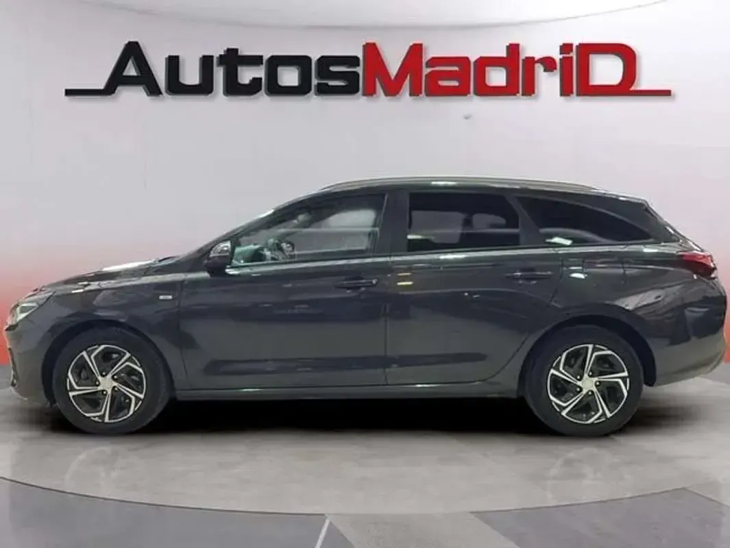 Usado Hyundai i30 121 CV (88 kW) 2021 Gris Familiar