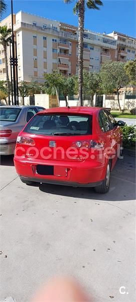 Usado Seat Ibiza Reference 100 CV (73 kW) 2004 Rojo Utilitario