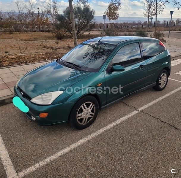 Usado Ford Focus Trend 100 CV (73 kW) 2000 Verde Berlina