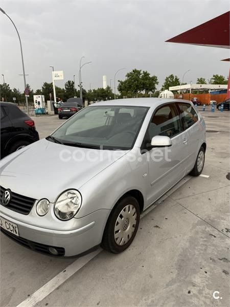 Gris / plata Usado 2003 VW Polo Trendline Berlina | 2900 € (Precio justo) - Imagen 1/4