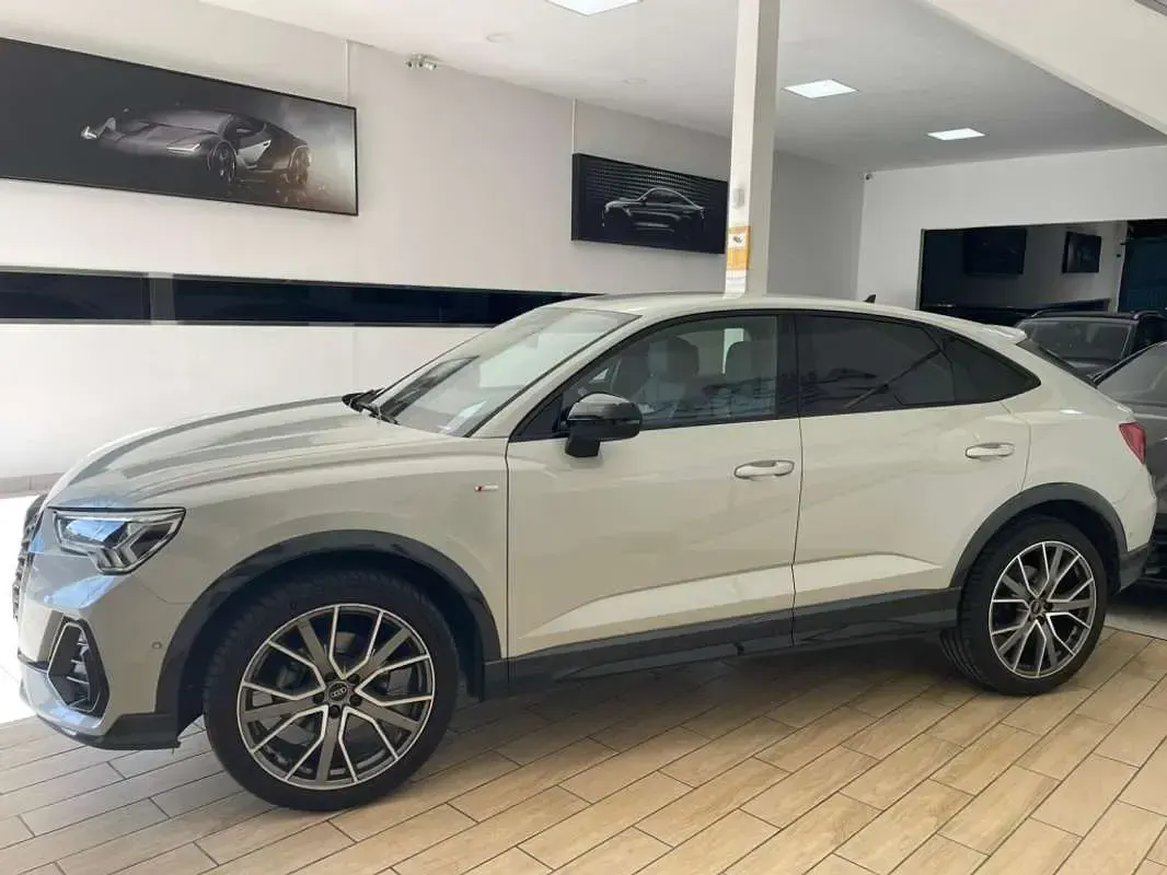 Usado Audi Q3 Comfort 150 CV (110 kW) 2022 Gris SUV