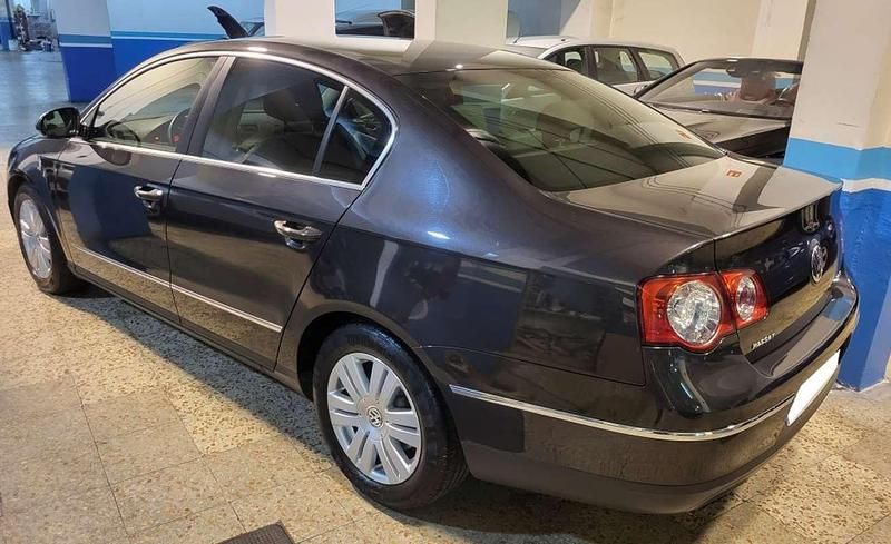 Usado VW Passat Highline 140 CV (102 kW) 2007 Marrón Berlina