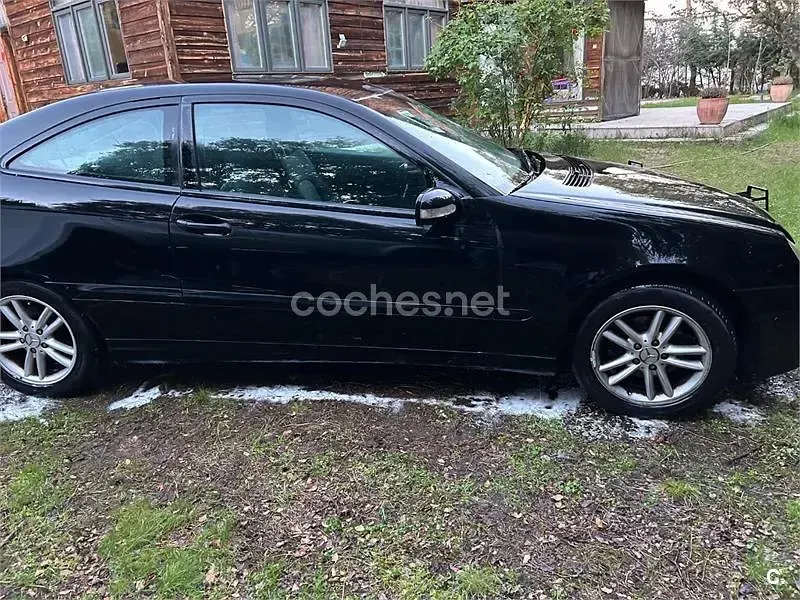 Usado Mercedes C180 143 CV (105 kW) 2002 Negro Berlina