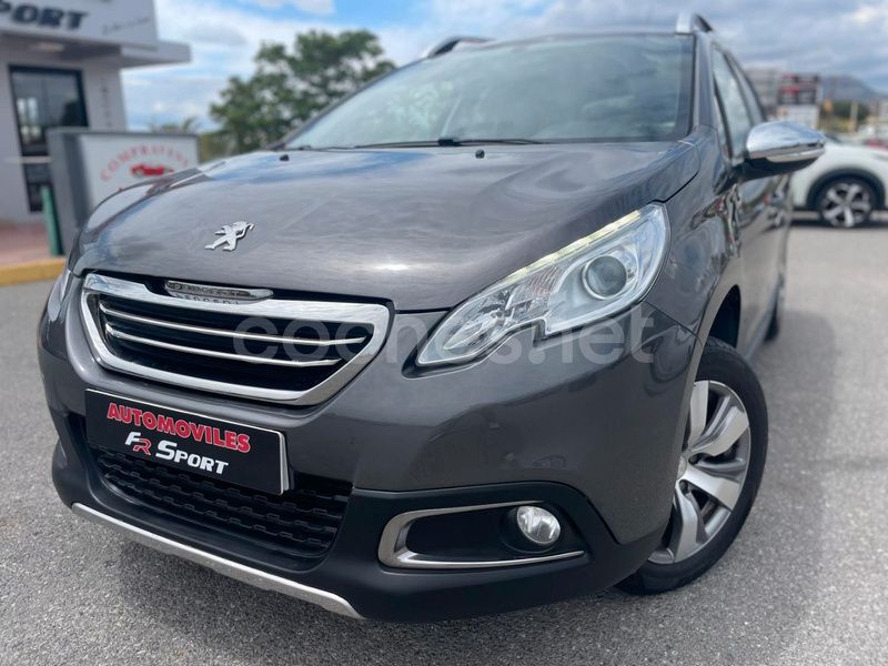 Usado Peugeot 2008 Style 110 CV (80 kW) 2016 Gris / plata SUV