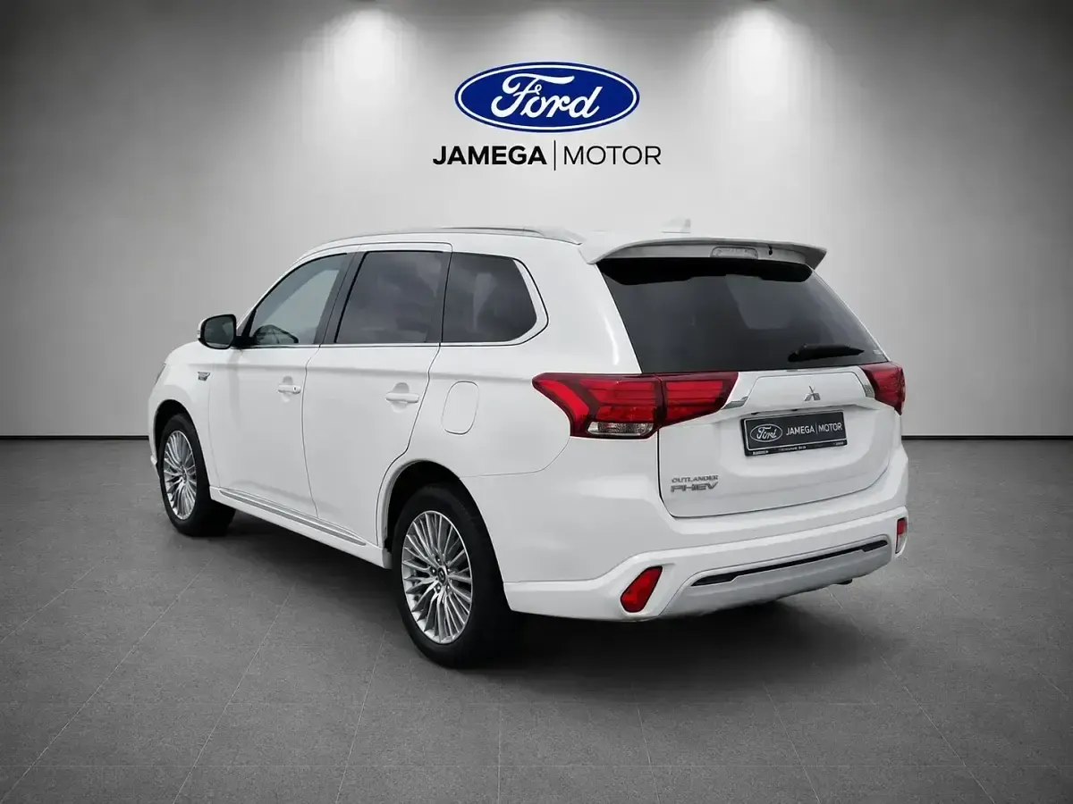 Usado Mitsubishi Outlander P-HEV 224 CV (164 kW) 2020 Blanco SUV