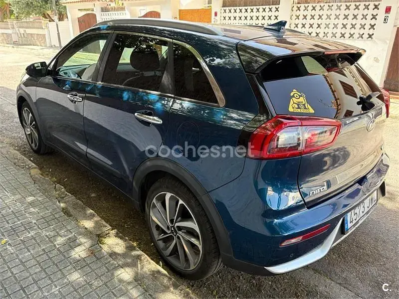 Usado Kia Niro 141 CV (103 kW) 2017 Azul SUV
