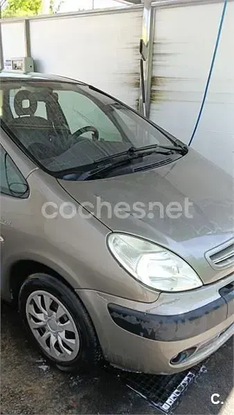 Usado Citroën Xsara Picasso 92 CV (67 kW) 2009 Beige Monovolumen