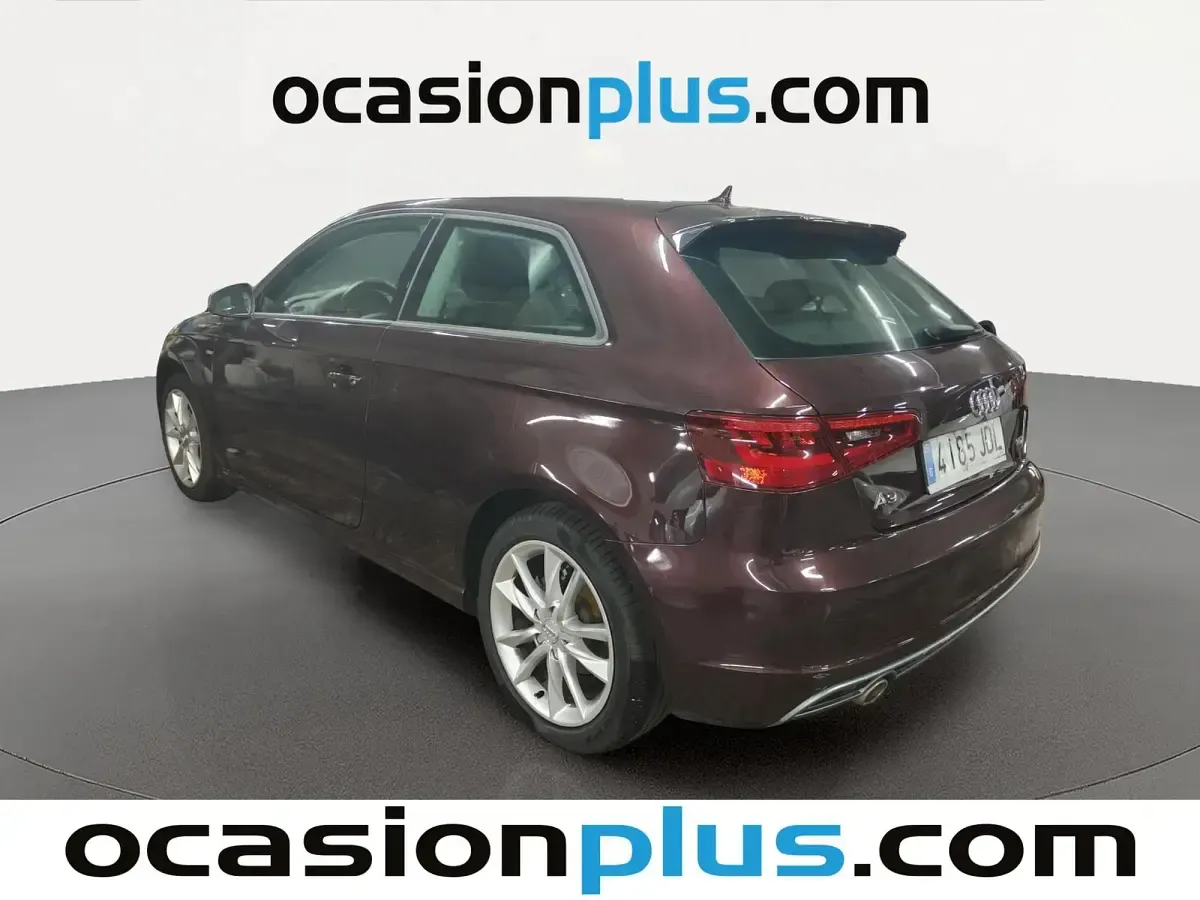 Usado Audi A3 110 CV (80 kW) 2015 Rojo Utilitario