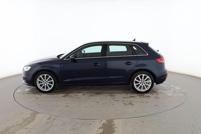 Usado Audi A3 Sportback Design 115 CV (84 kW) 2017 Azul Utilitario