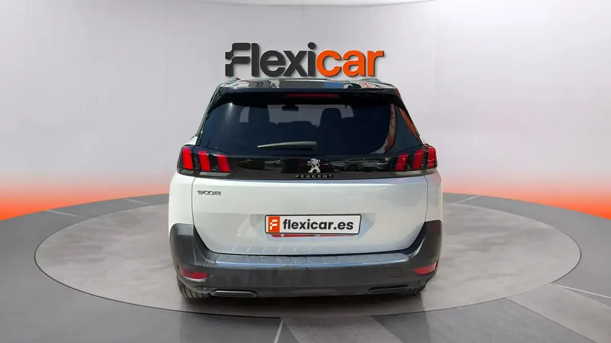 Usado Peugeot 5008 Active 131 CV (96 kW) 2023 Blanco SUV
