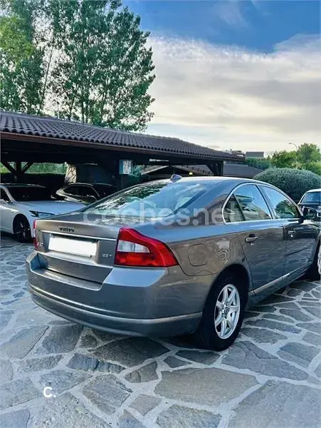 Usado Volvo S80 Momentum 200 CV (147 kW) 2007 Gris / plata Berlina