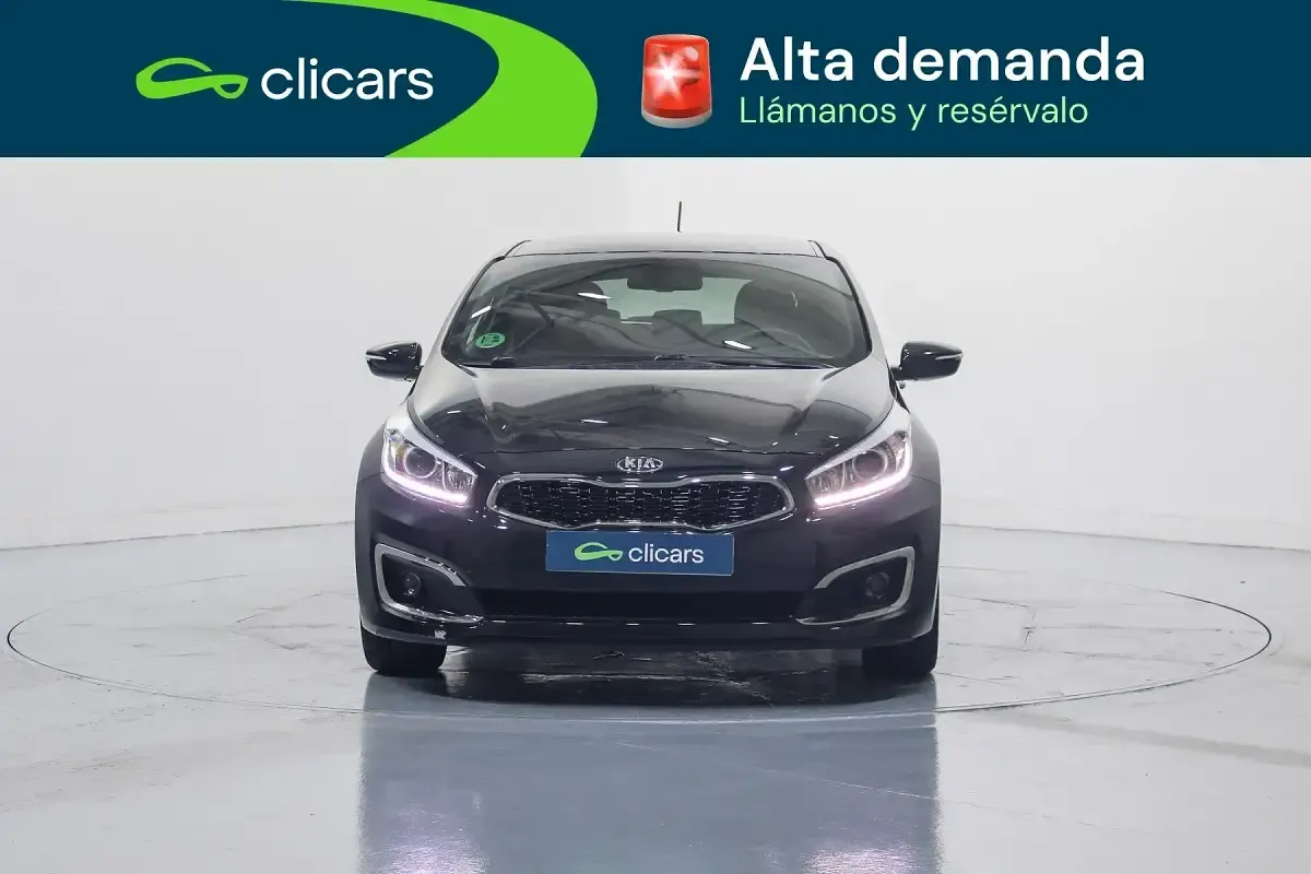 Usado Kia Ceed 120 CV (88 kW) 2016 Negro Utilitario
