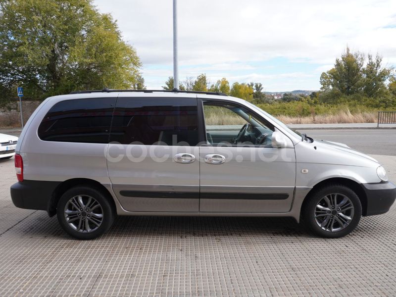 Usado Kia Carnival 185 CV (136 kW) 2007 Gris / plata Monovolumen