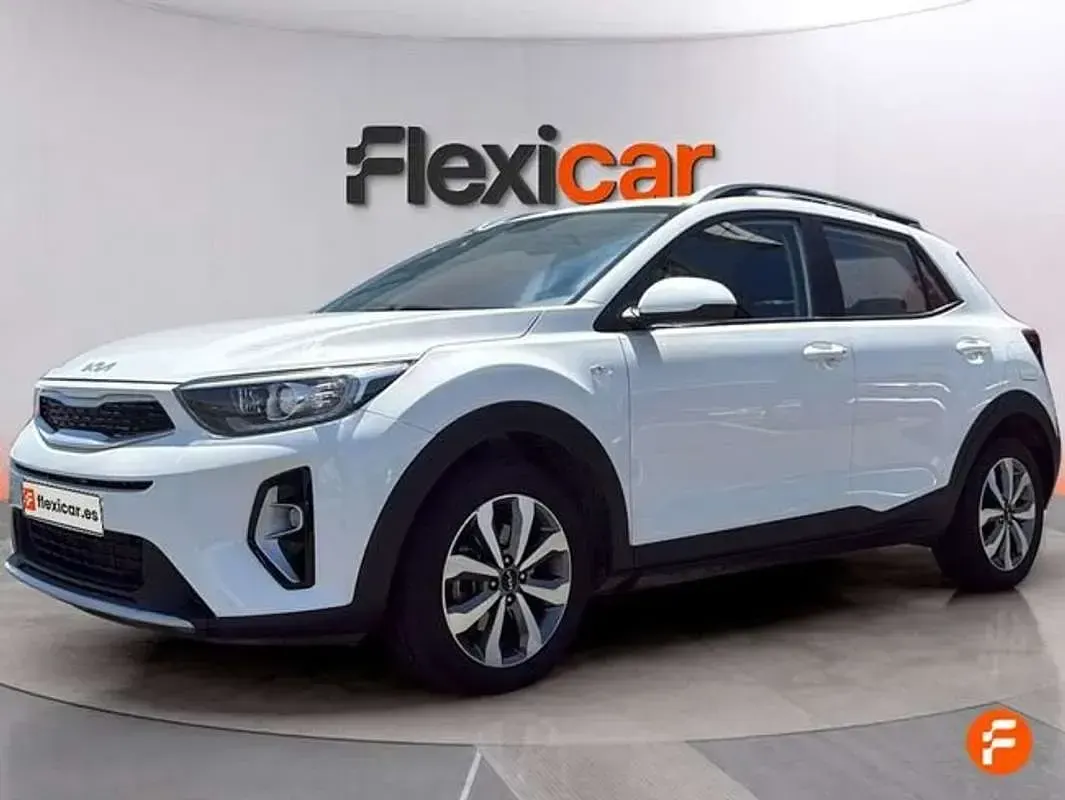 Usado Kia Stonic 101 CV (74 kW) 2022 Blanco SUV
