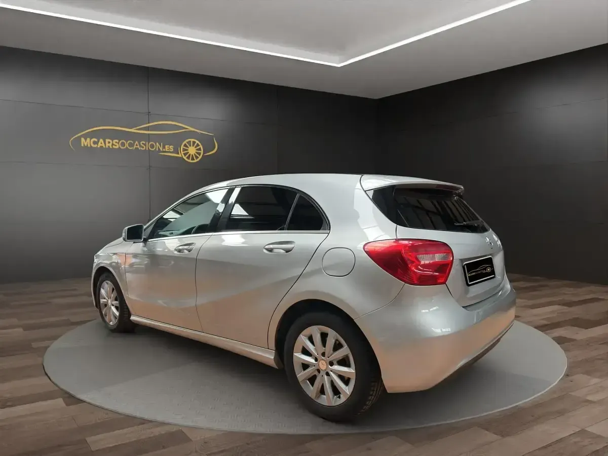 Käytetty Mercedes A180 Style 122 HP (89 kW) 2015 Harmaa Viistoperä