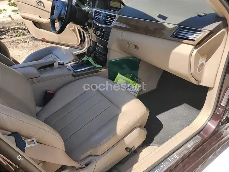 Usado Mercedes E250 204 CV (150 kW) 2010 Granate Berlina
