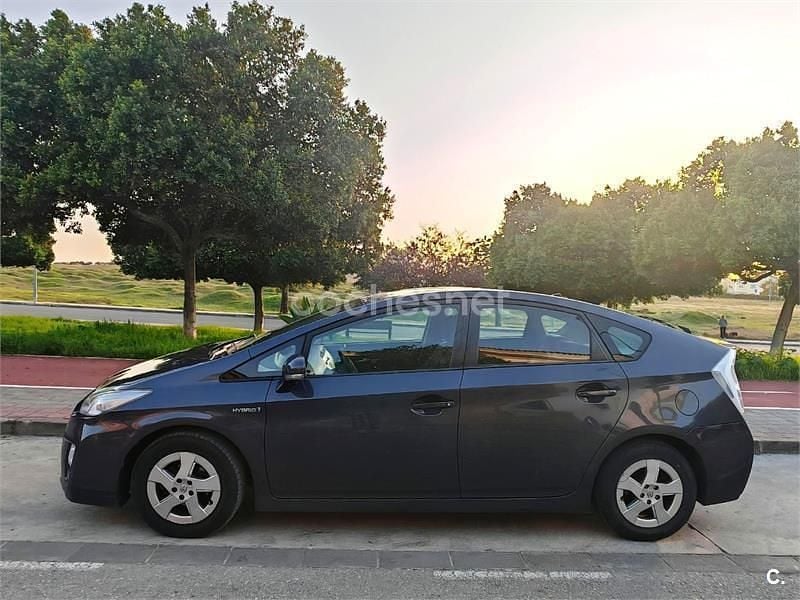 Usado Toyota Prius Eco 136 CV (100 kW) 2011 Gris / plata Berlina