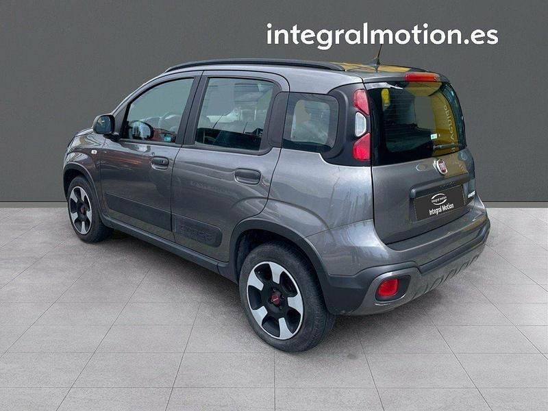 Usado Fiat Panda Cross Cross 70 CV (51 kW) 2022 Gris Utilitario