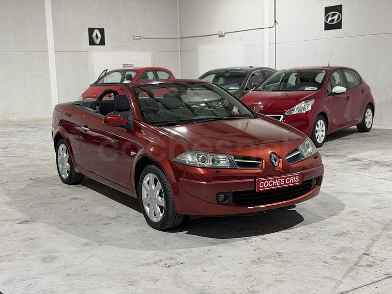 Usado Renault Mégane Cabriolet Dynamique 110 CV (80 kW) 2008 Granate Descapotable