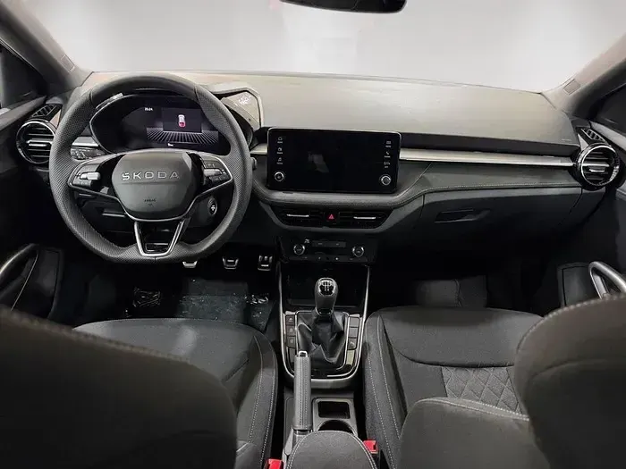 Nuevo Skoda Fabia 95 CV (69 kW) 2026 Gris Utilitario