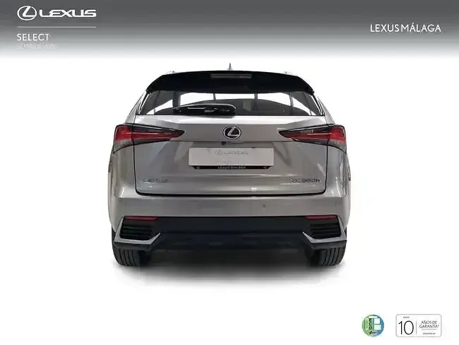 Usado Lexus NX300h Executive Line 197 CV (144 kW) 2018 Gris / plata SUV