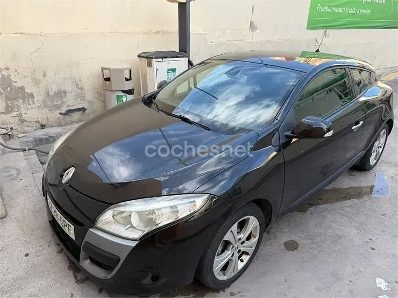 Usado Renault Mégane III Expression 105 CV (77 kW) 2009 Negro Berlina