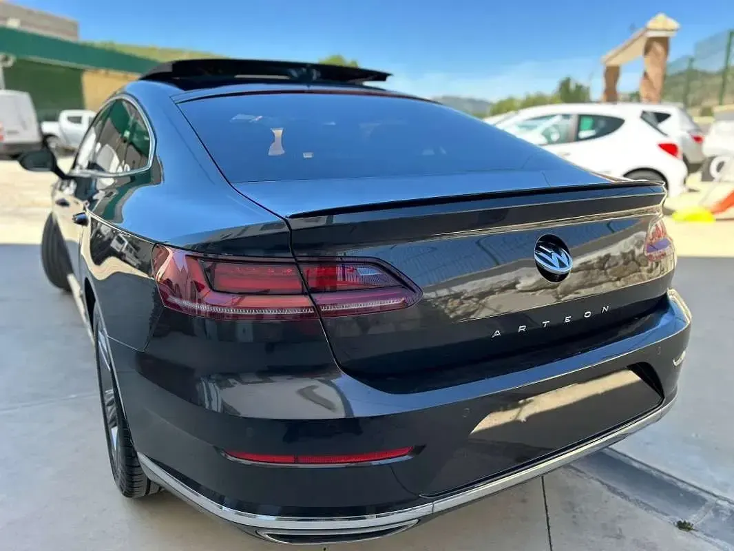 Usado VW Arteon R-line 150 CV (110 kW) 2018 Gris Utilitario