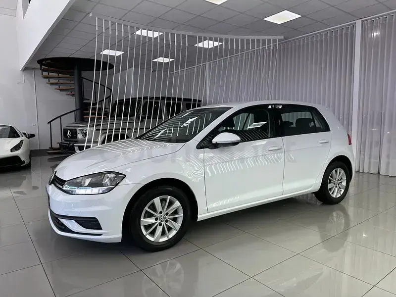 Usado VW Golf VII Business 115 CV (84 kW) 2019 Blanco Berlina
