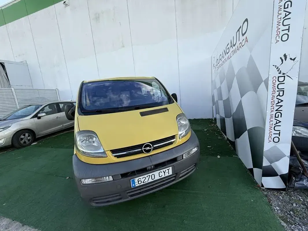 Usado Opel Vivaro 99 CV (72 kW) 2004 Amarillo Monovolumen