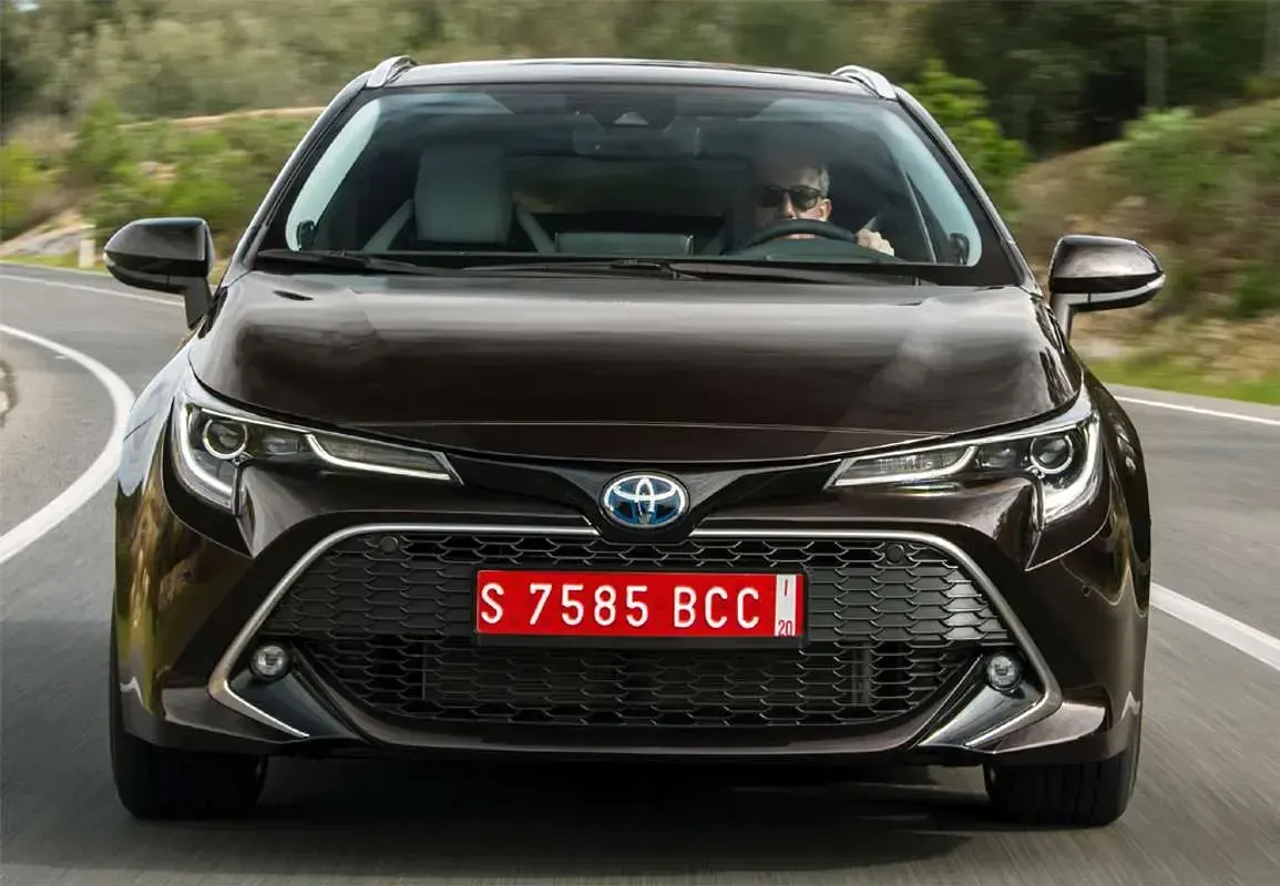 Usado Toyota Corolla Active 122 CV (89 kW) 2021 Azul Familiar