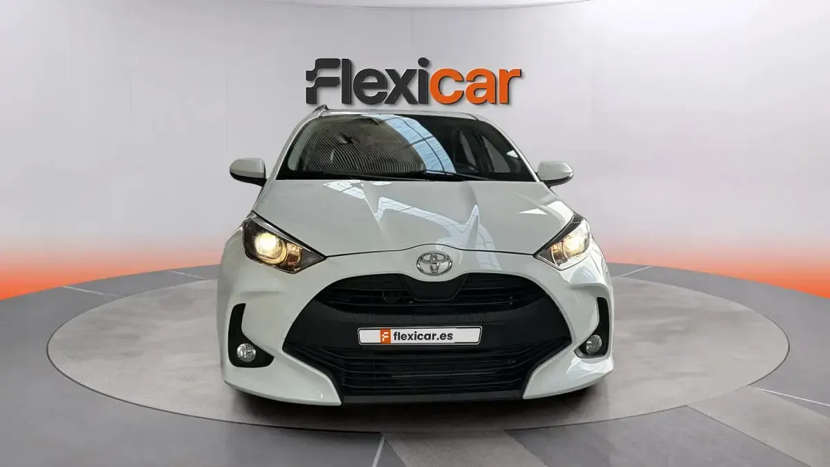 Usado Toyota Yaris Comfort 72 CV (52 kW) 2023 Blanco Utilitario