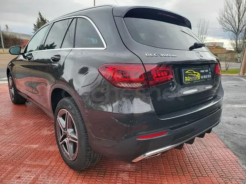 Usado Mercedes GLC300de 333 CV (244 kW) 2022 Gris / plata SUV