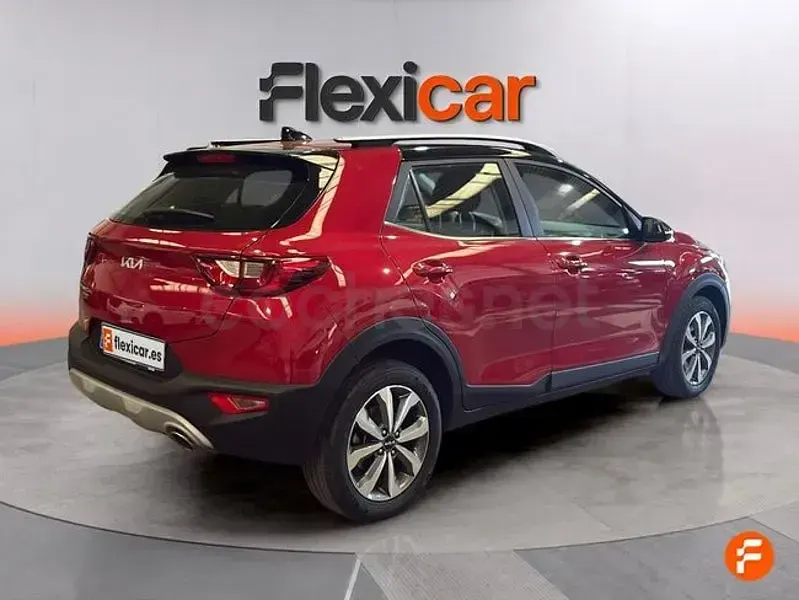 Usado Kia Stonic 100 CV (73 kW) 2022 Rojo SUV