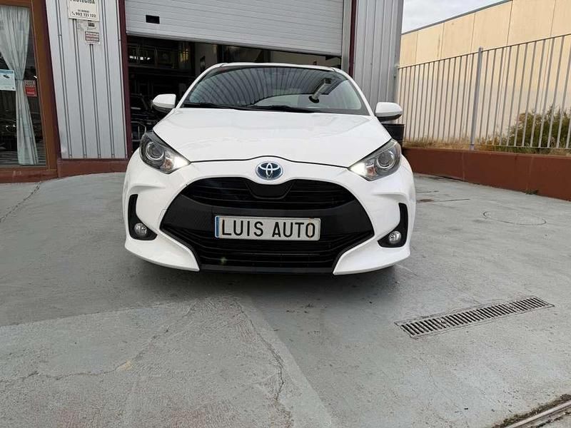 Usado Toyota Yaris Hybrid Plus 116 CV (85 kW) 2022 Blanco Utilitario