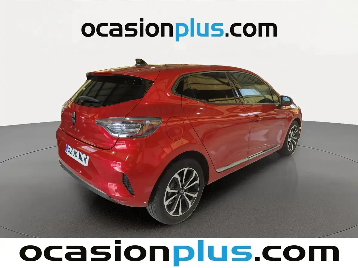 Usado Renault Clio Techno 91 CV (66 kW) 2023 Rojo Utilitario