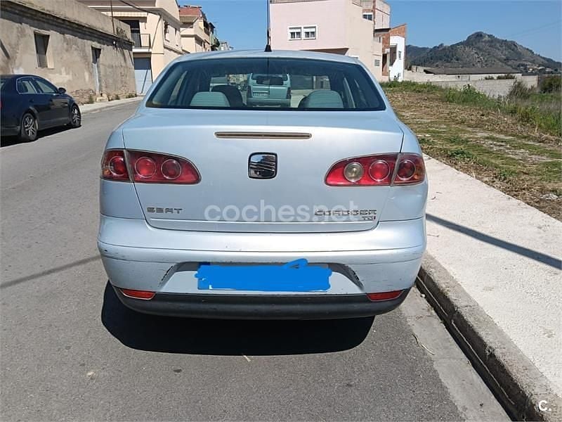 Usado Seat Cordoba Stella 100 CV (73 kW) 2004 Gris / plata Berlina