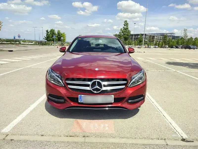 Usado Mercedes C220 Avantgarde 170 CV (125 kW) 2014 Granate Berlina