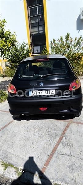 Usado Peugeot 206 90 CV (66 kW) 2005 Negro Berlina