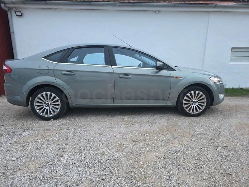 Usado Ford Mondeo Ghia 140 CV (102 kW) 2007 Gris / plata Berlina