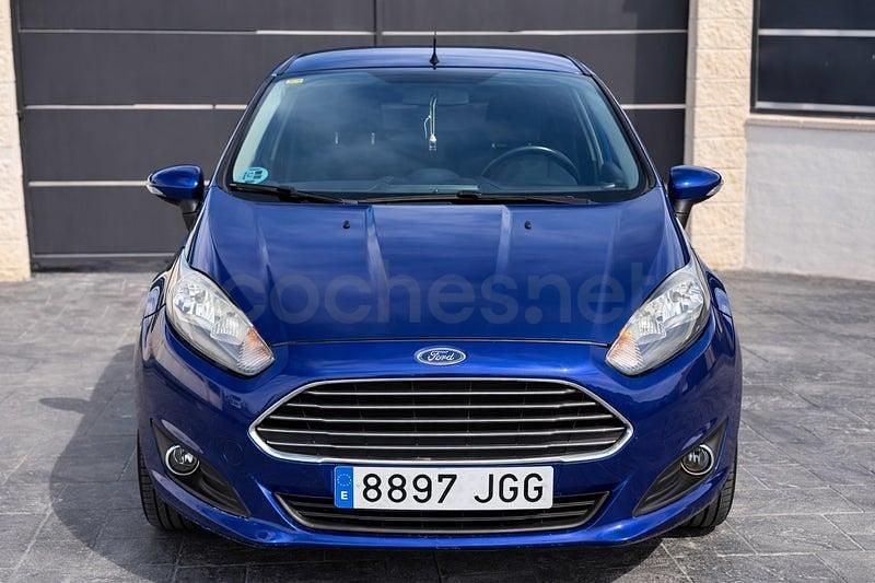 Usado Ford Fiesta Titanium 82 CV (60 kW) 2015 Azul Berlina