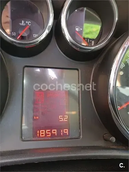 Usado Opel Astra Selective 110 CV (80 kW) 2012 Negro Berlina