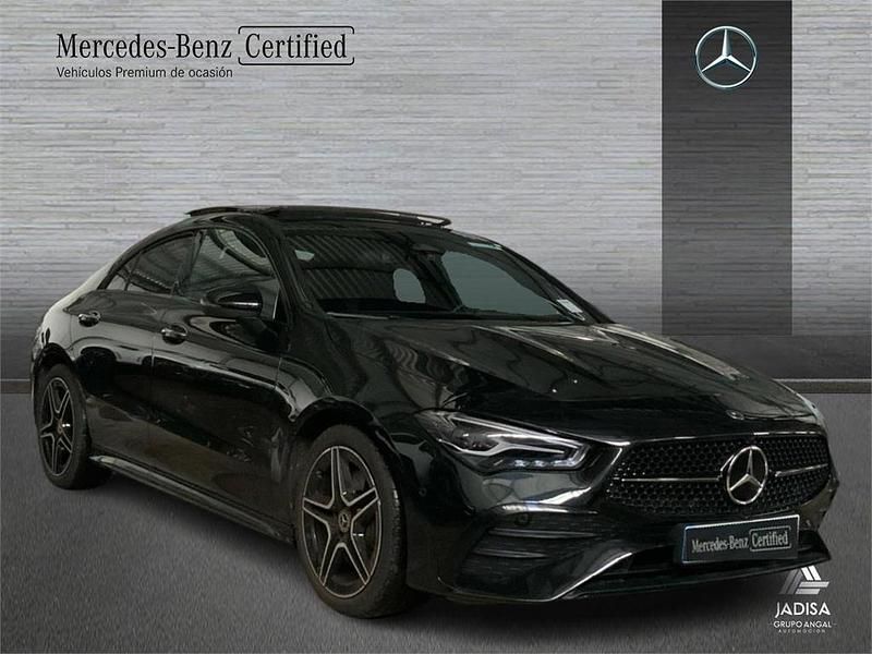 Usado Mercedes CLA200 AMG line 163 CV (119 kW) 2025 Negro cosmos Berlina