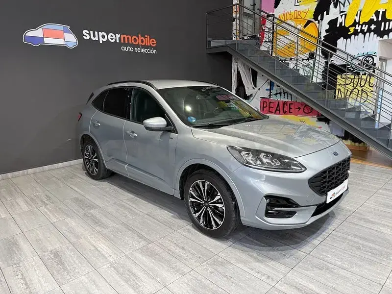 Usado Ford Kuga ST-Line 225 CV (165 kW) 2022 Gris / plata SUV