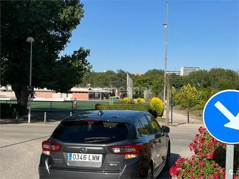 Usado Subaru Impreza 150 CV (110 kW) 2021 Gris / plata Berlina