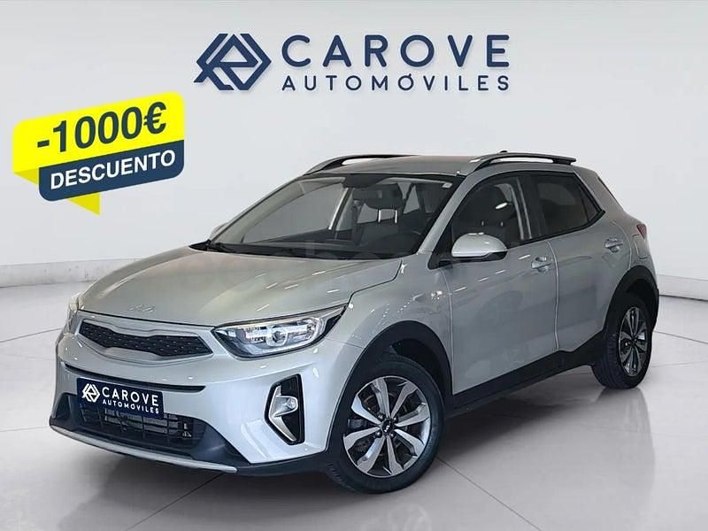 Usado Kia Stonic 100 CV (73 kW) 2022 Gris / plata SUV