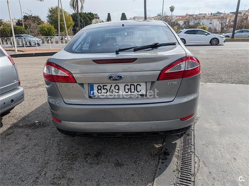 Usado Ford Mondeo Titanium 140 CV (102 kW) 2008 Gris / plata Berlina