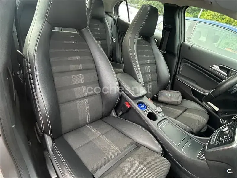 Usado Mercedes GLA200 136 CV (100 kW) 2017 Gris / plata SUV